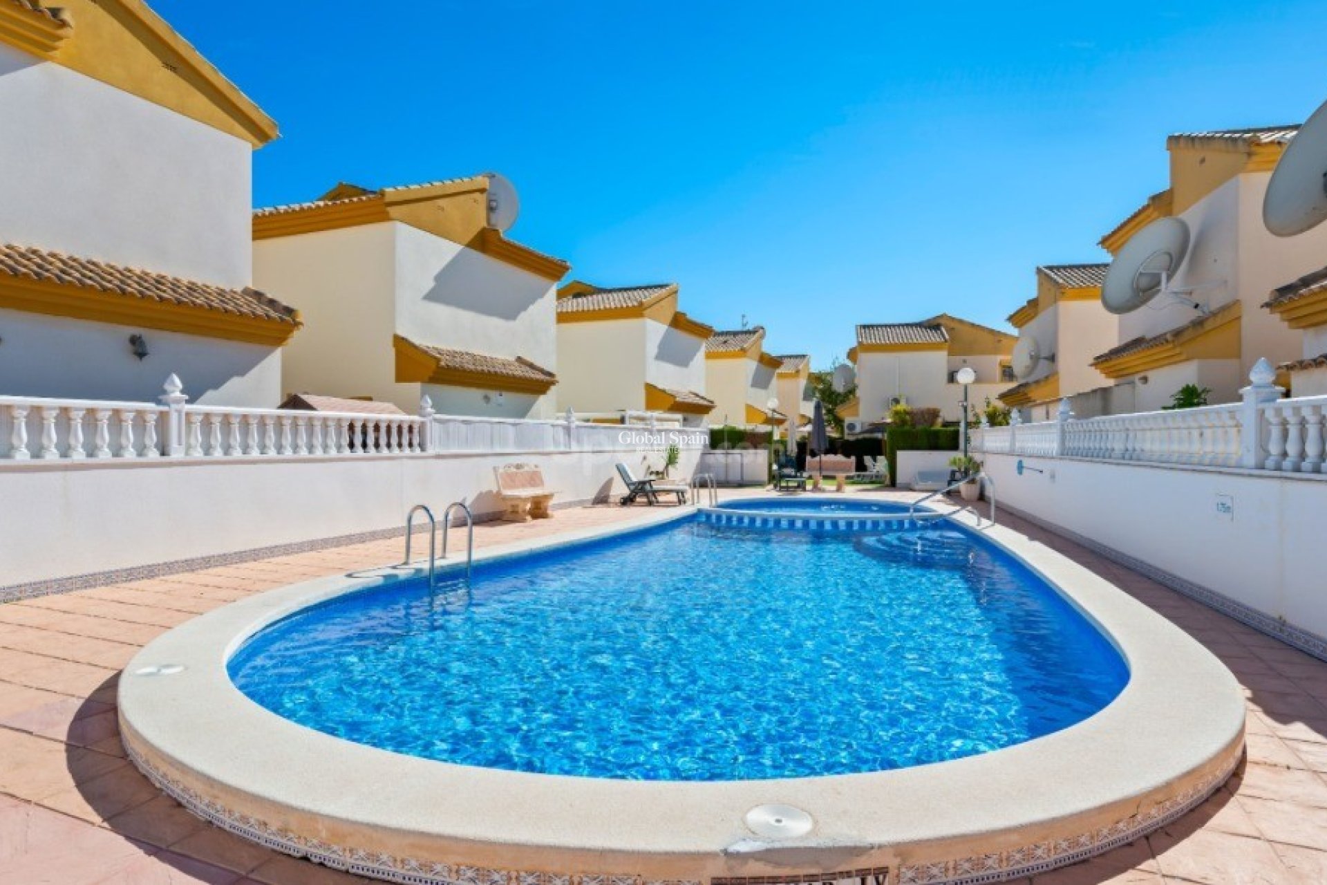 Revente - VILLA -
GUARDAMAR DEL SEGURA
