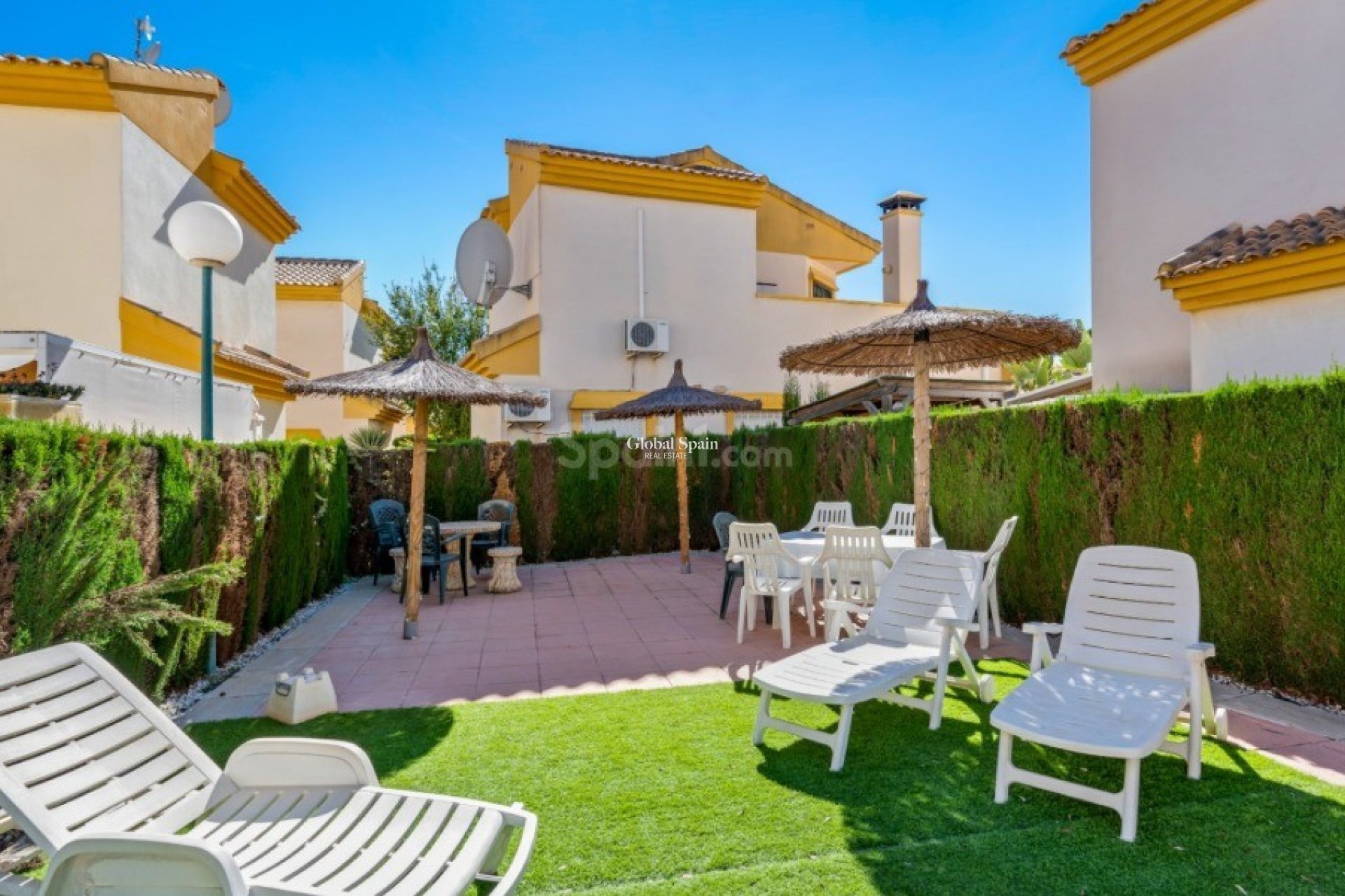 Revente - VILLA -
GUARDAMAR DEL SEGURA