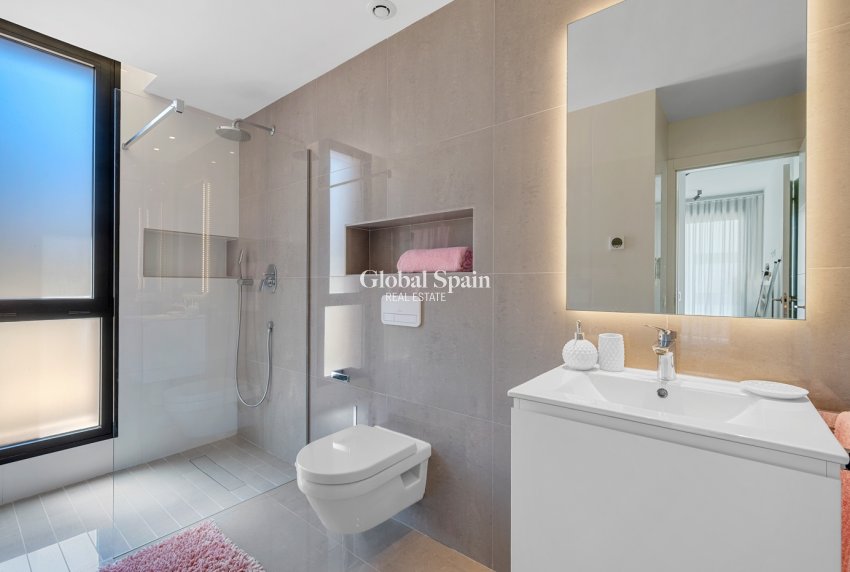 Revente - VILLA -
GUARDAMAR DEL SEGURA