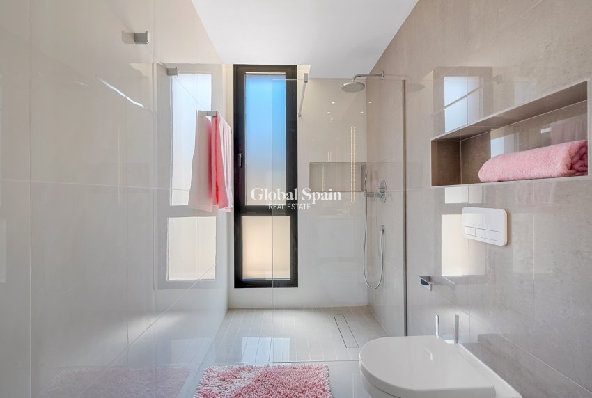 Revente - VILLA -
GUARDAMAR DEL SEGURA