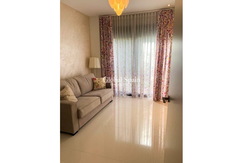 Revente - Villa indépendante -
ORIHUELA COSTA - CAMPOAMOR