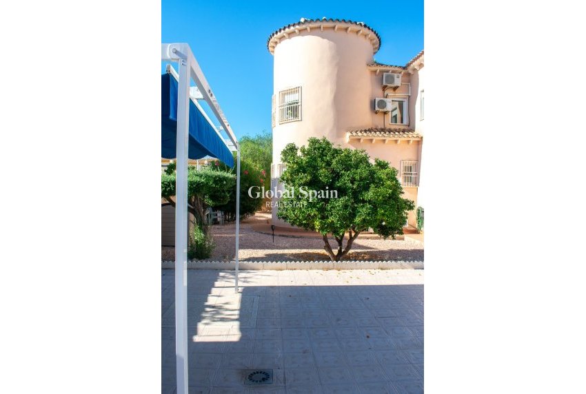 Revente - Villa indépendante -
ORIHUELA COSTA - La Zenia