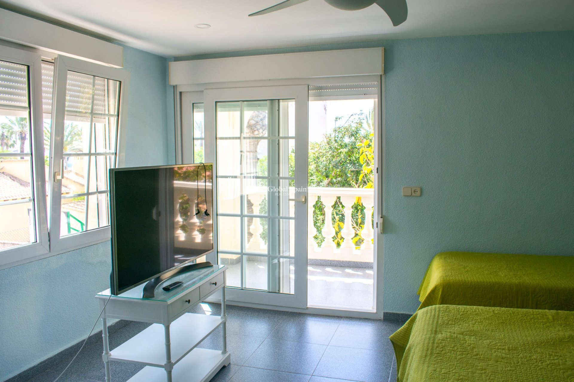 Revente - Villa indépendante -
ORIHUELA COSTA - MUY CERCA DE LA PLAYA