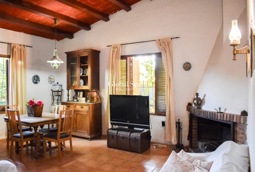 Revente - Villa indépendante -
ORIHUELA COSTA - Punta Prima