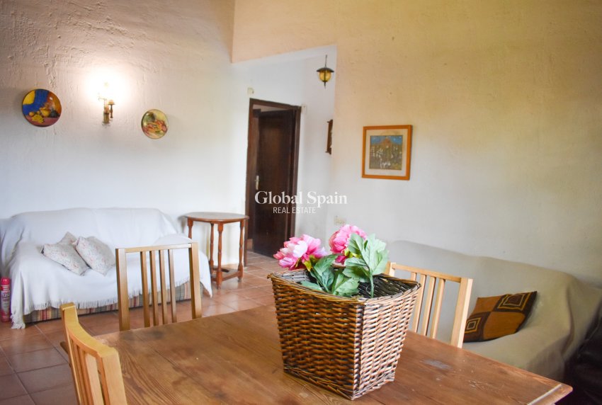 Revente - Villa indépendante -
ORIHUELA COSTA - Punta Prima