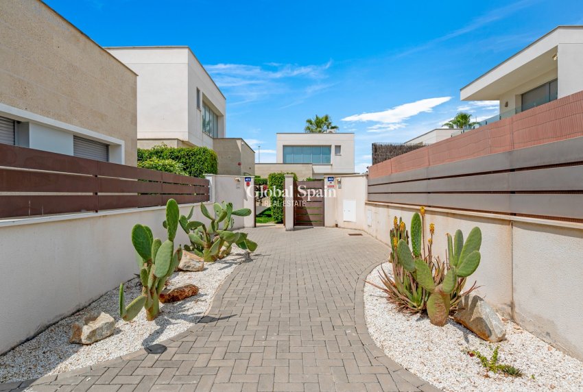 Revente - VILLA -
JACARILLA - Inland