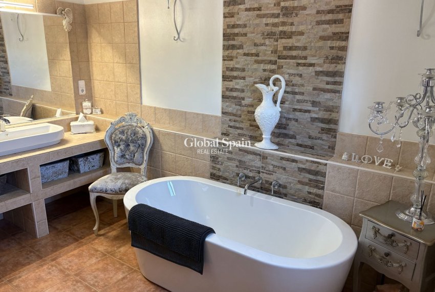 Revente - VILLA -
JACARILLA - Jacarilla