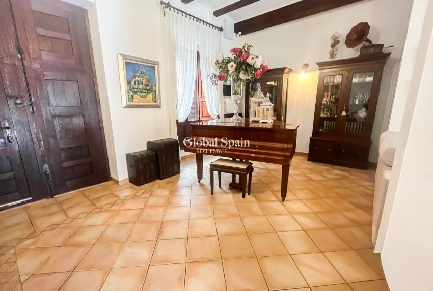 Revente - VILLA -
JÁVEA