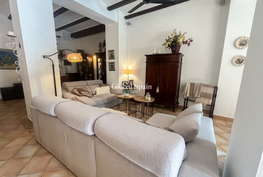 Revente - VILLA -
JÁVEA