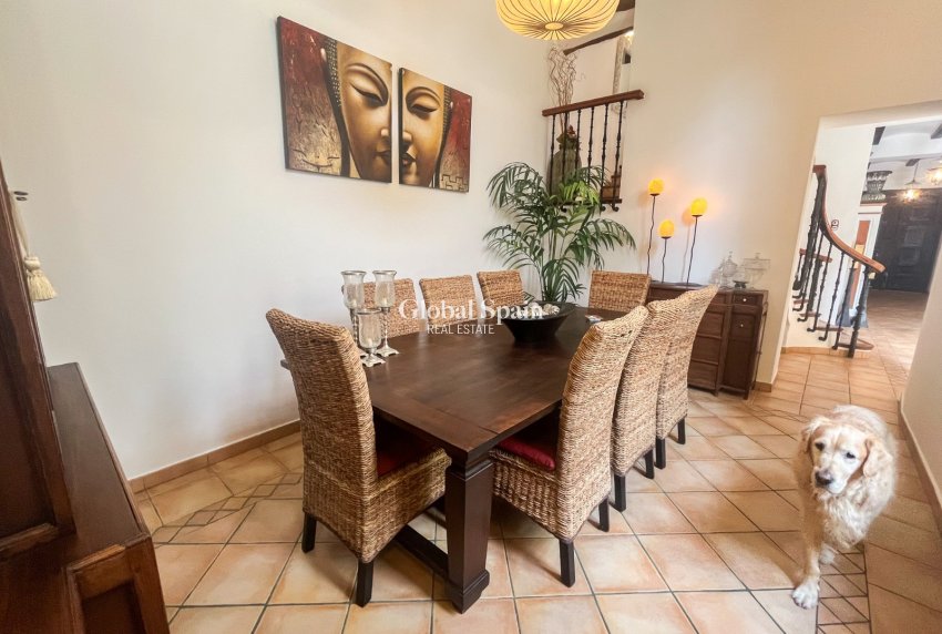 Revente - VILLA -
JÁVEA