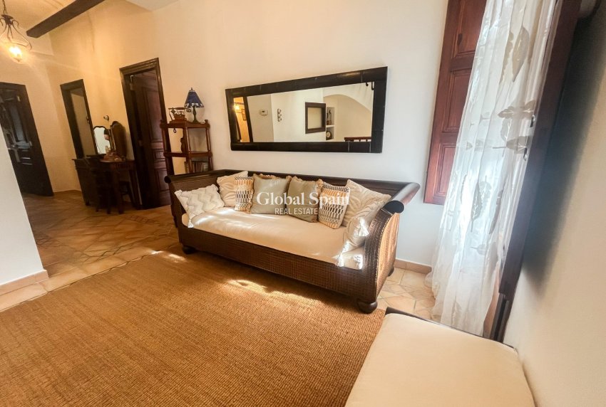 Revente - VILLA -
JÁVEA