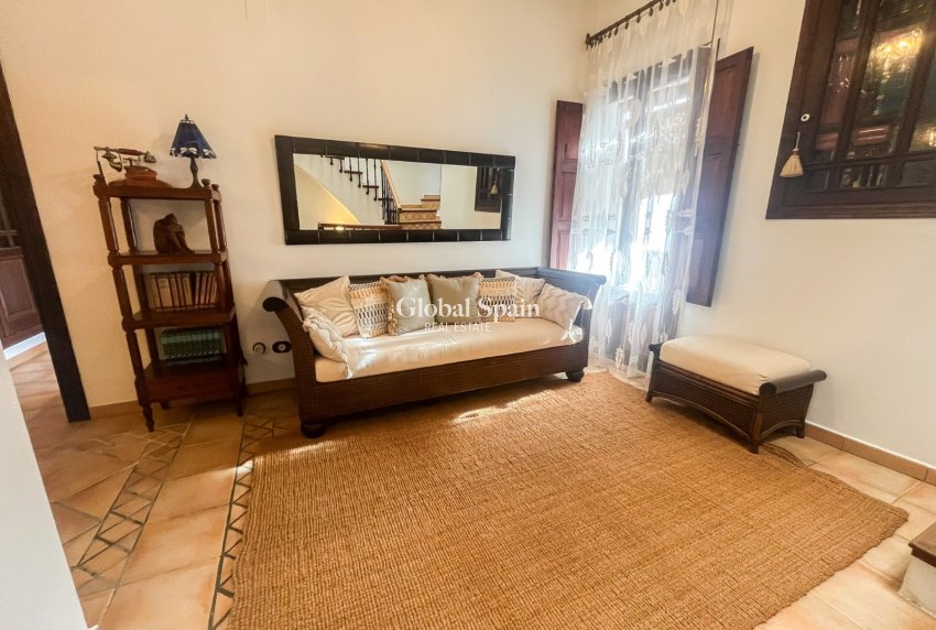 Revente - VILLA -
JÁVEA