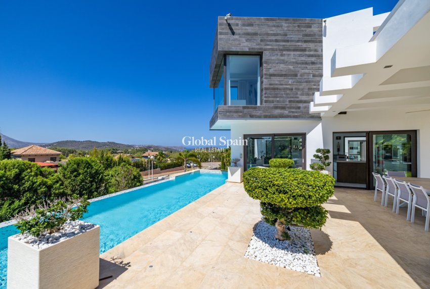 Revente - VILLA -
JÁVEA