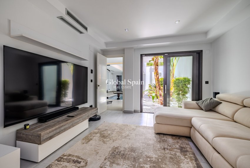 Revente - VILLA -
JÁVEA