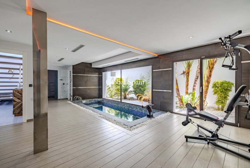Revente - VILLA -
JÁVEA