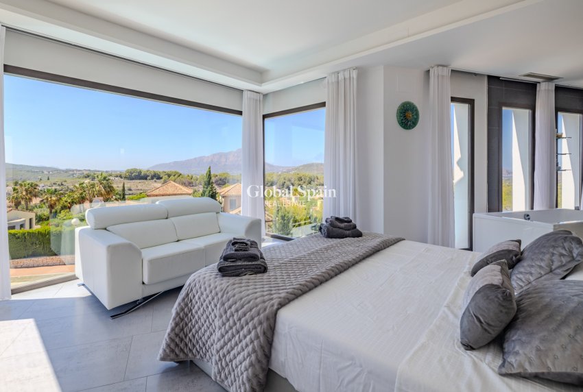 Revente - VILLA -
JÁVEA