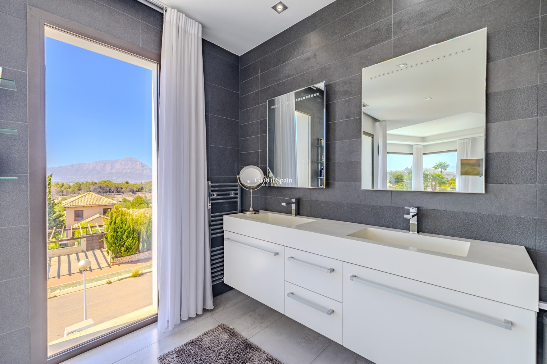 Revente - VILLA -
JÁVEA