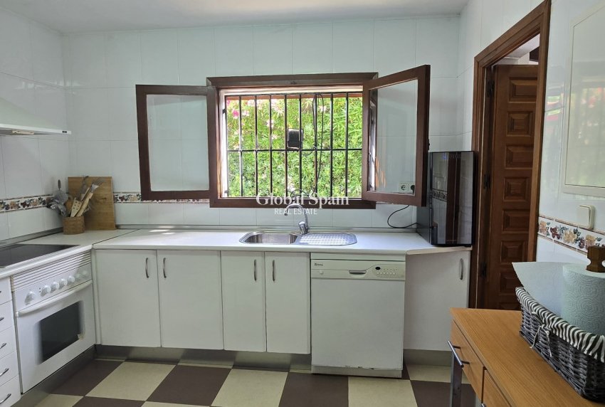 Revente - VILLA -
JÁVEA