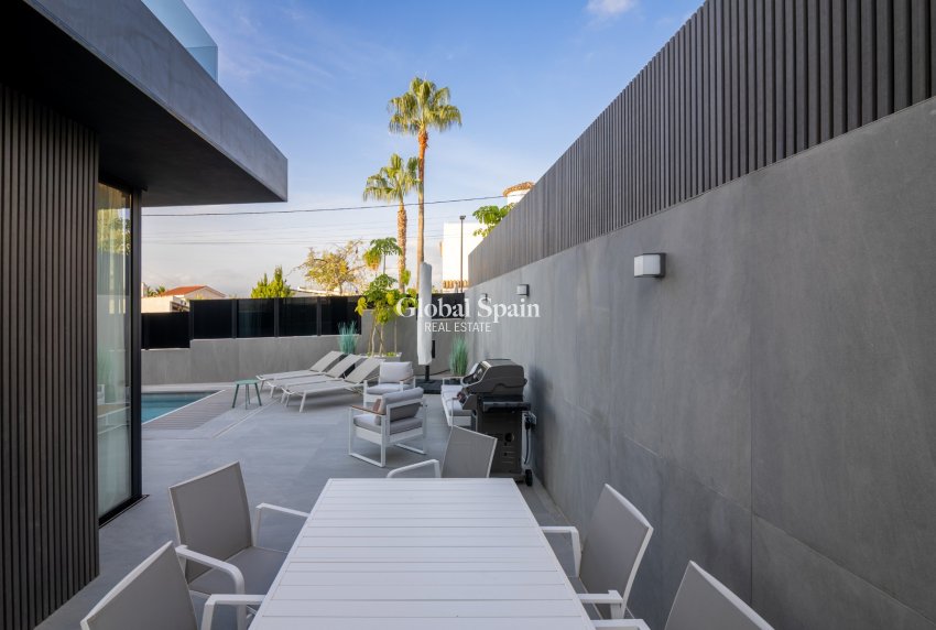 Revente - VILLA -
L'ALBIR - center