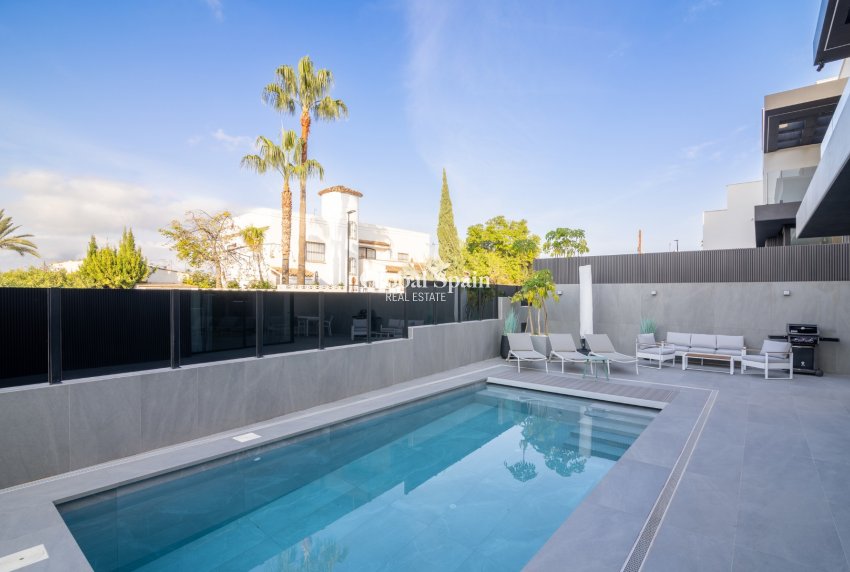 Revente - VILLA -
L'ALBIR - center
