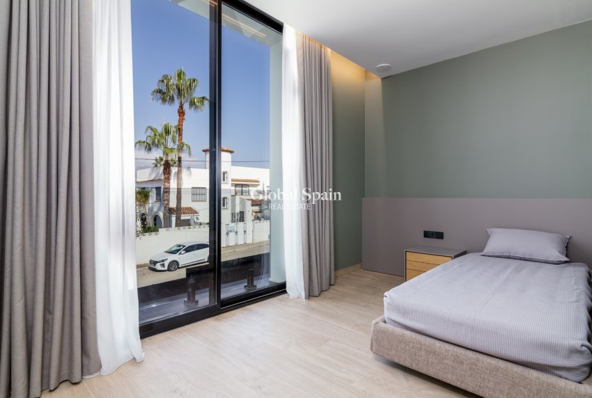 Revente - VILLA -
L'ALBIR - center