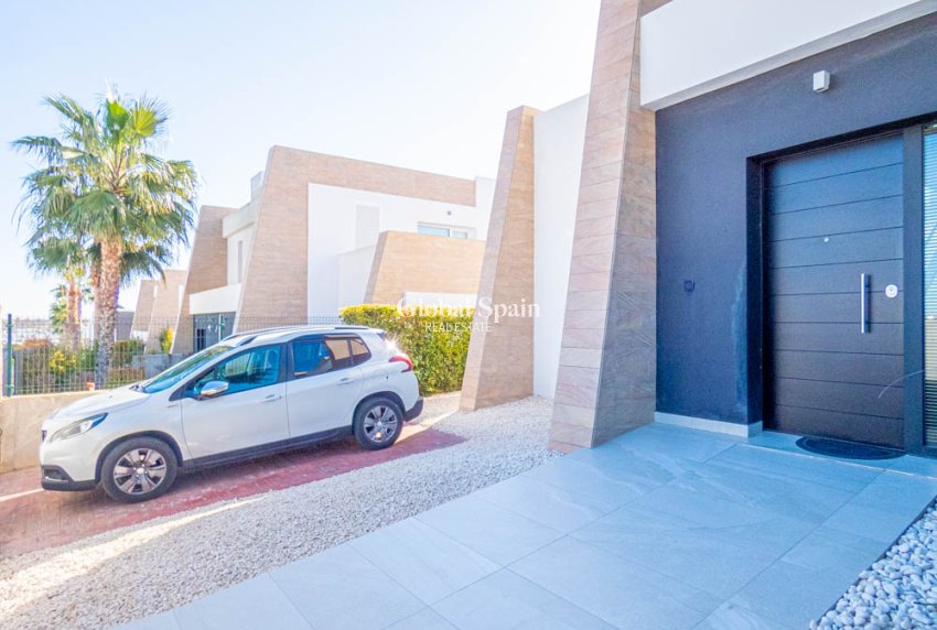 Revente - VILLA -
LA FINCA GOLF - Algorfa