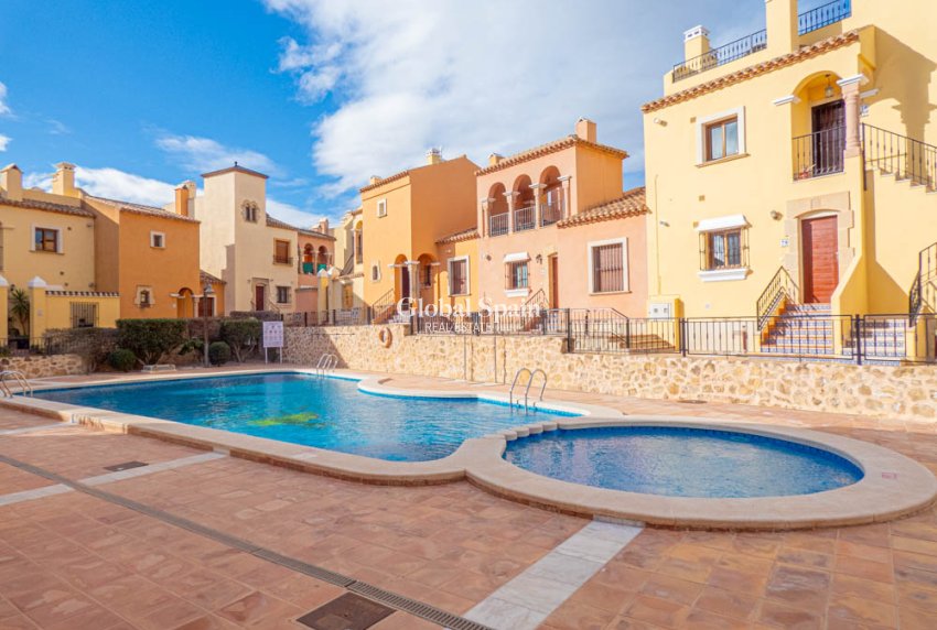 Revente - VILLA -
LA FINCA GOLF - Algorfa