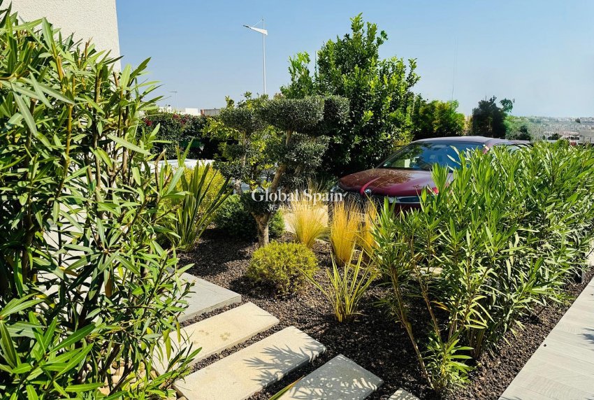 Revente - VILLA -
LA FINCA GOLF - Inland