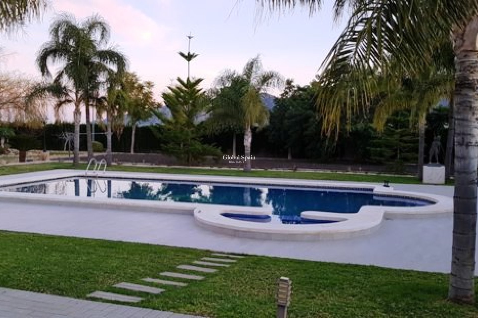 Revente - VILLA -
LA MATANZA - La Matanza