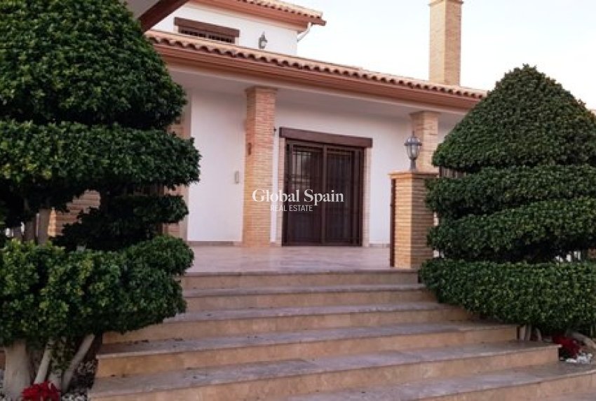 Revente - VILLA -
LA MATANZA - La Matanza