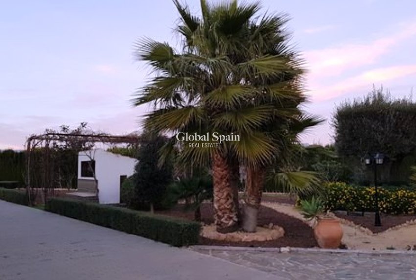 Revente - VILLA -
LA MATANZA - La Matanza