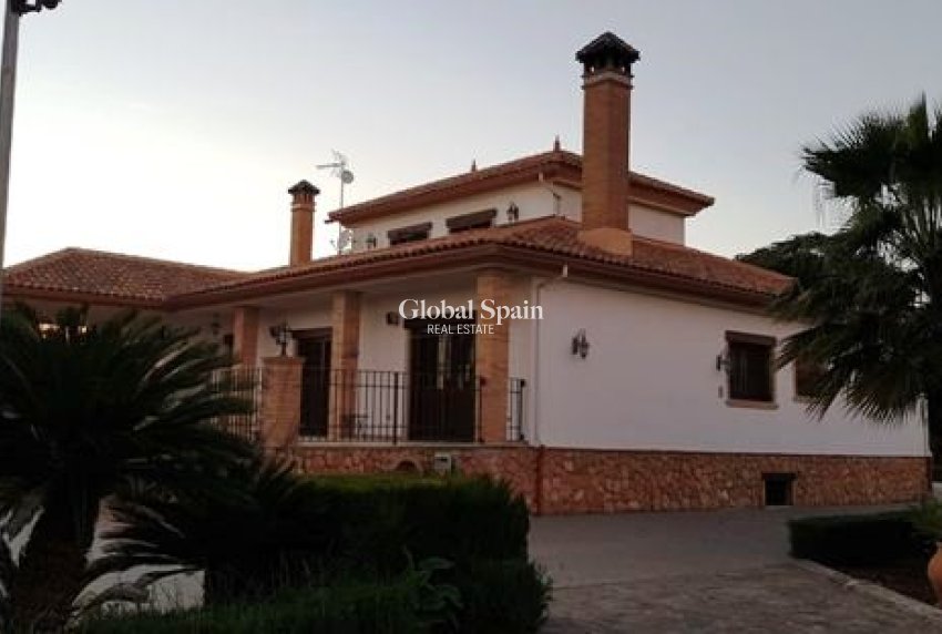 Revente - VILLA -
LA MATANZA - La Matanza