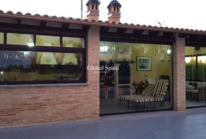 Revente - VILLA -
LA MATANZA - La Matanza