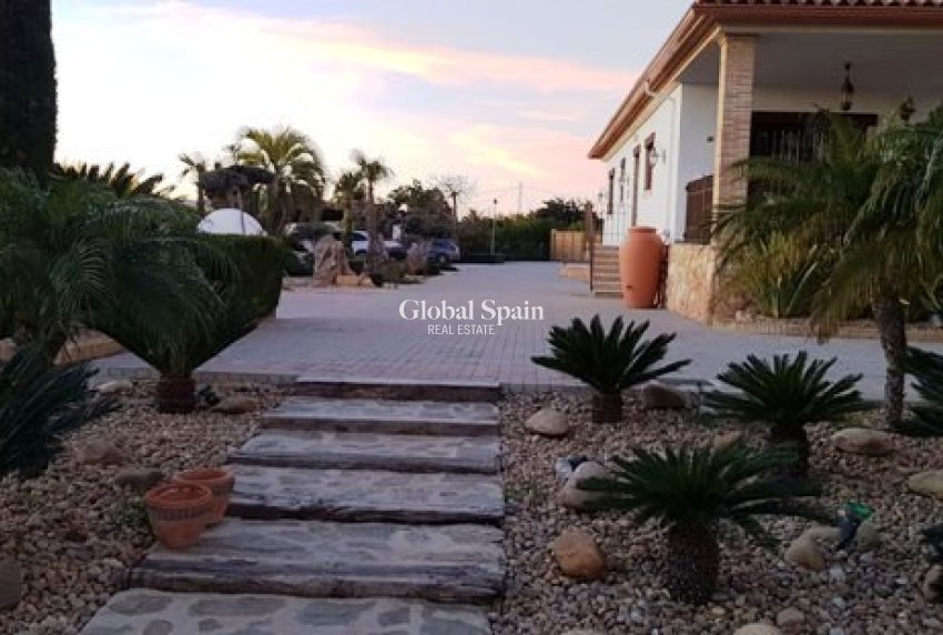 Revente - VILLA -
LA MATANZA - La Matanza