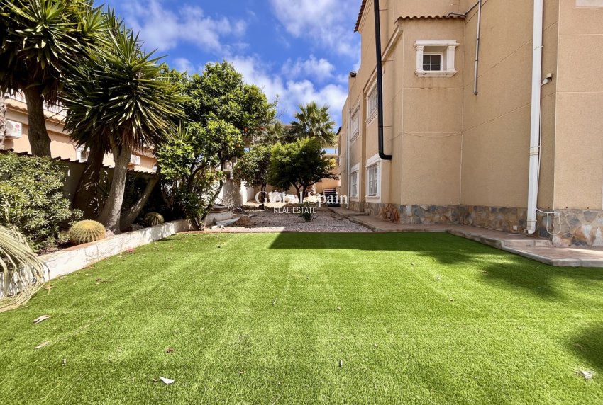 Revente - VILLA -
LA ZENIA - Costa Blanca