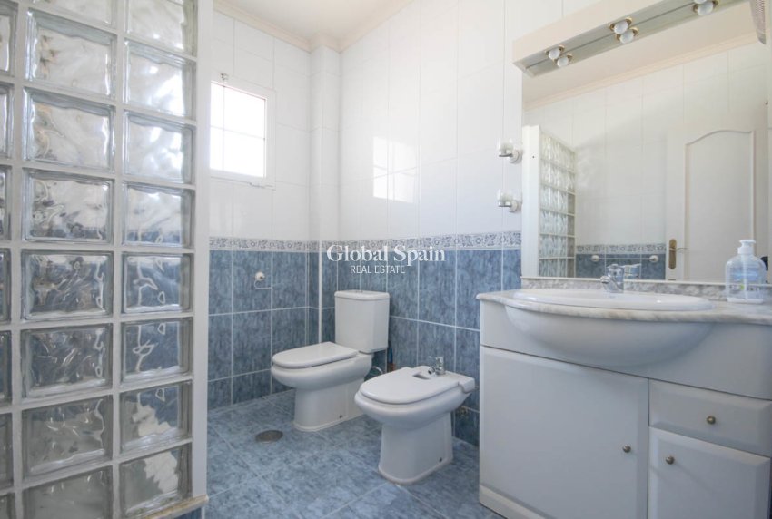 Revente - VILLA -
LA ZENIA - Costa Blanca