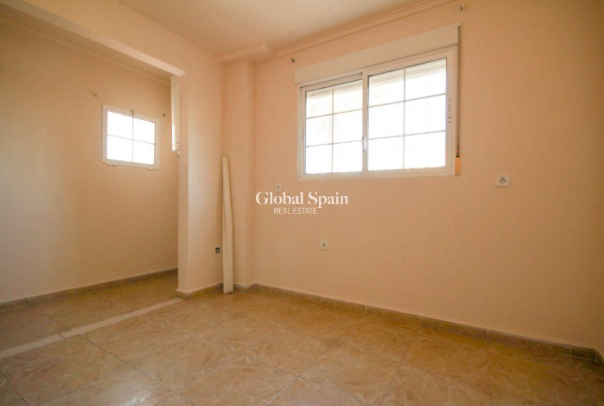 Revente - VILLA -
LA ZENIA - Costa Blanca