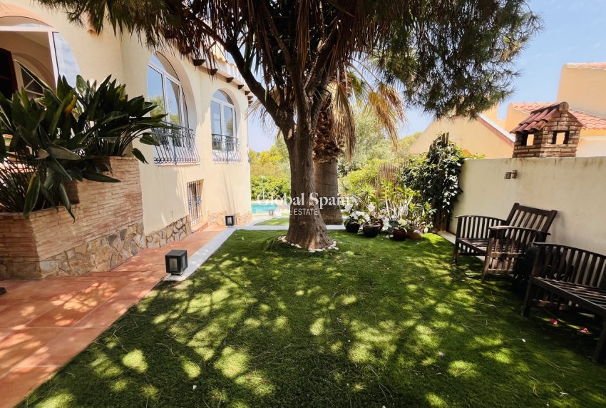 Revente - VILLA -
LA ZENIA - Costa Blanca