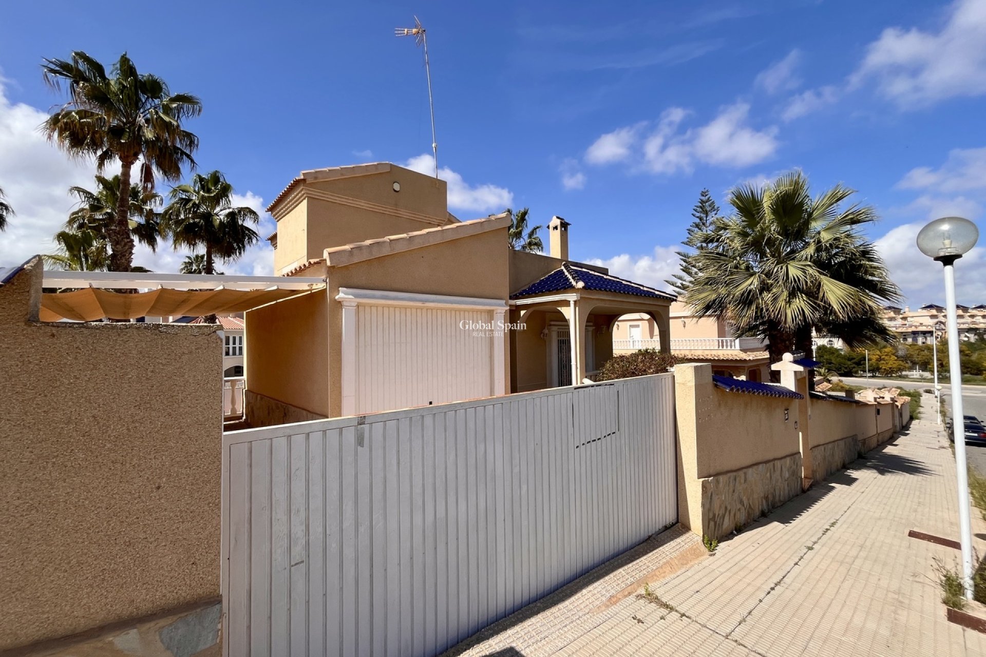 Revente - VILLA -
LA ZENIA - Costa Blanca