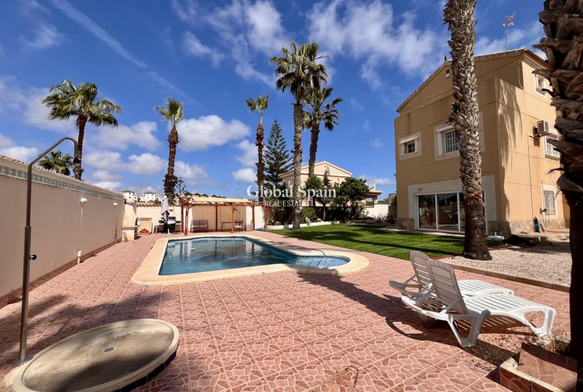 Revente - VILLA -
LA ZENIA - Costa Blanca