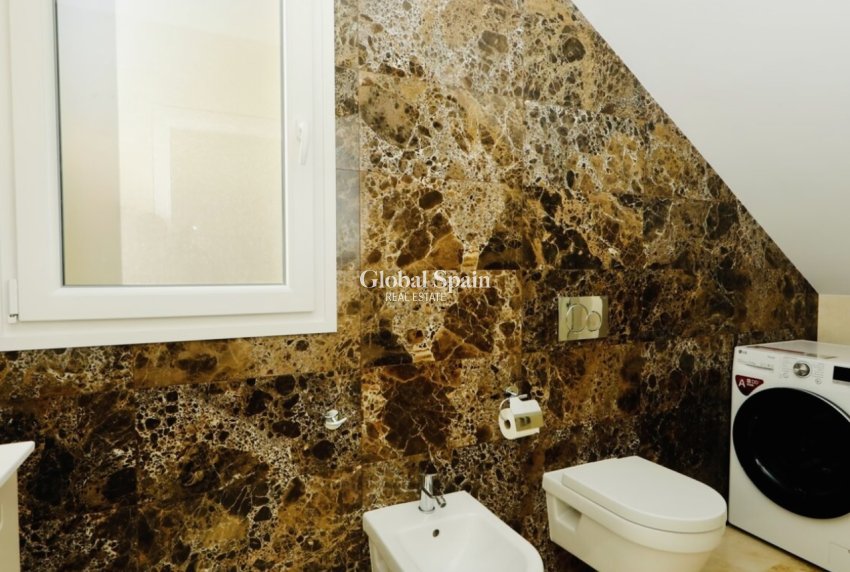 Revente - VILLA -
LA ZENIA - Costa Blanca