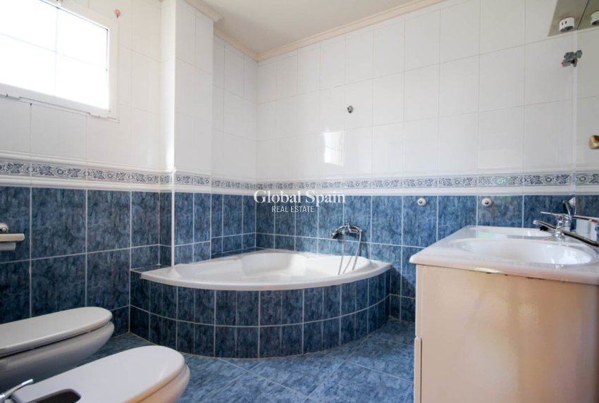 Revente - VILLA -
LA ZENIA - Costa Blanca