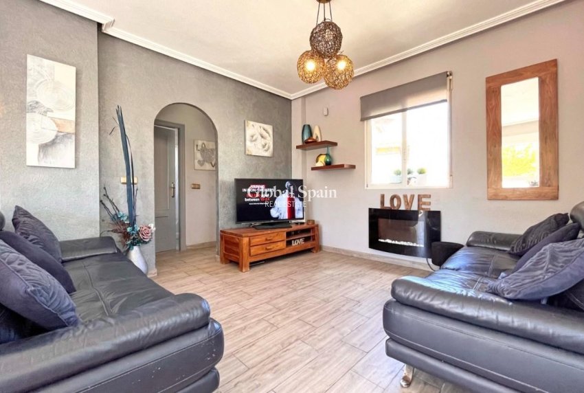 Revente - VILLA -
LA ZENIA - Costa Blanca