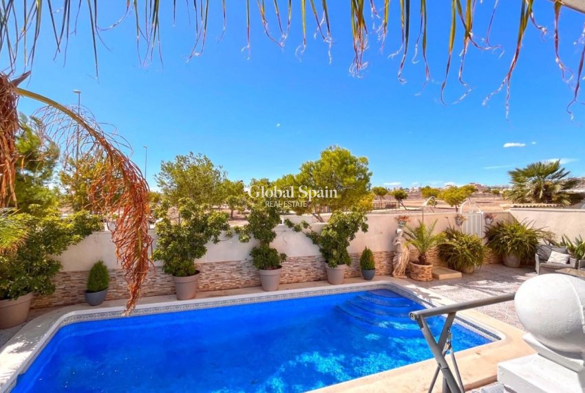 Revente - VILLA -
LA ZENIA - Costa Blanca