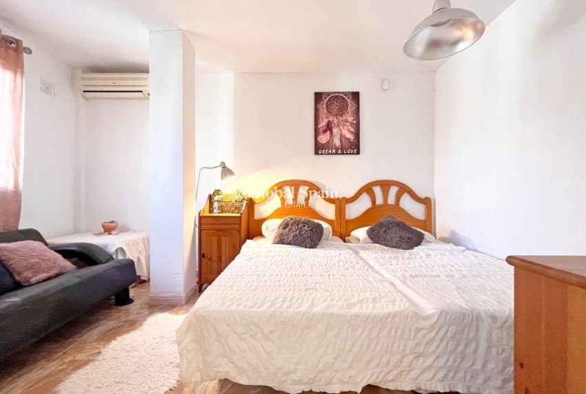 Revente - VILLA -
LA ZENIA - Costa Blanca