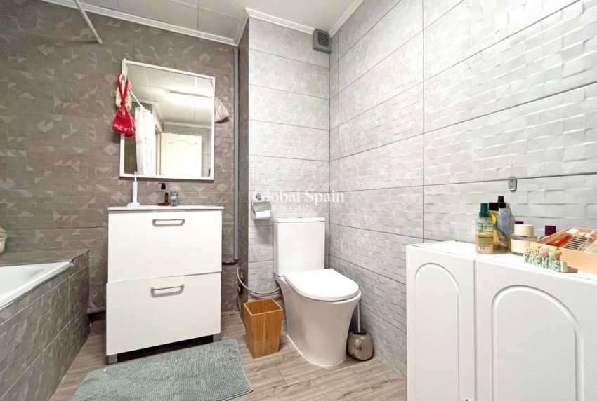 Revente - VILLA -
LA ZENIA - Costa Blanca