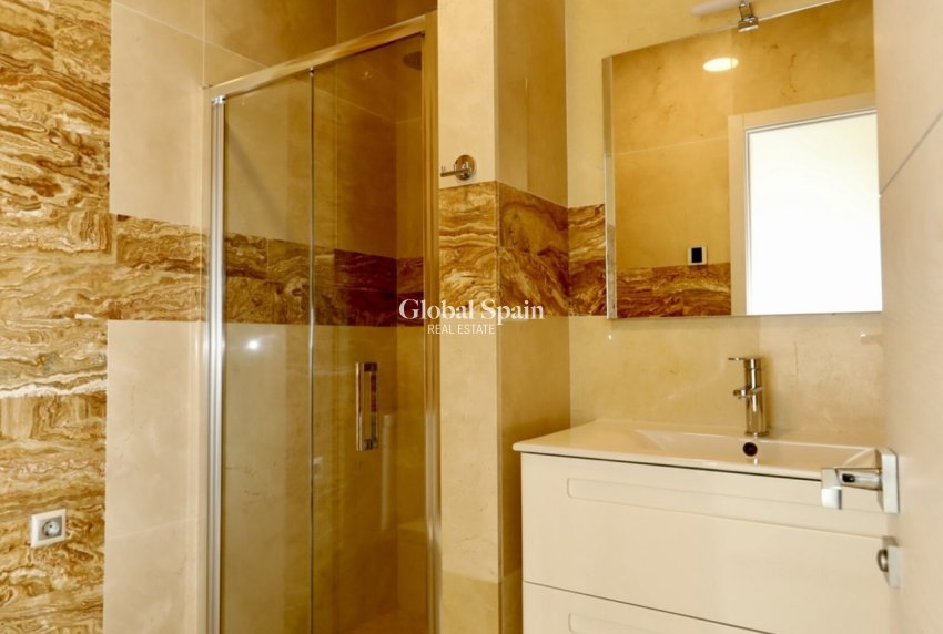 Revente - VILLA -
LA ZENIA - Costa Blanca