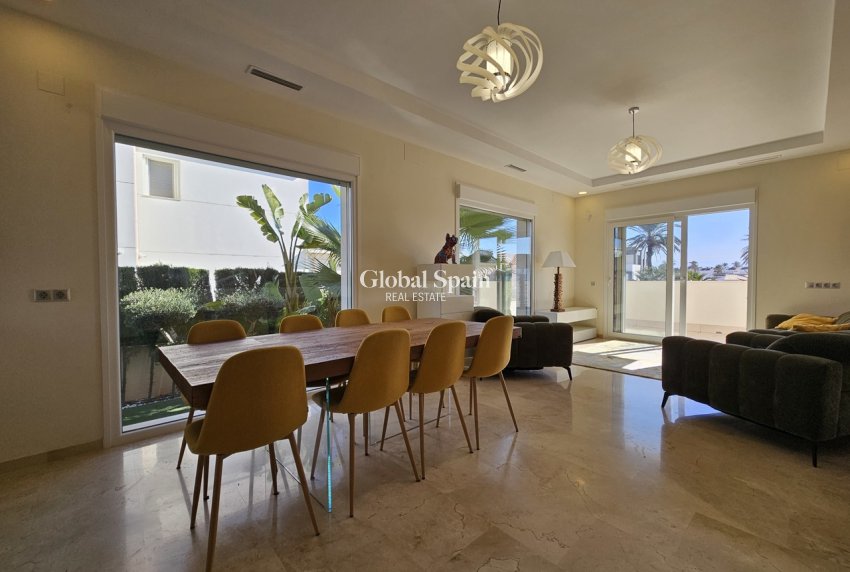 Revente - VILLA -
LA ZENIA - Costa Blanca