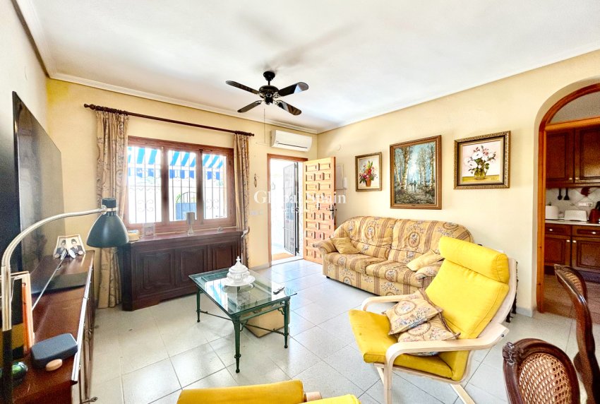 Revente - VILLA -
LA ZENIA - Costa Blanca