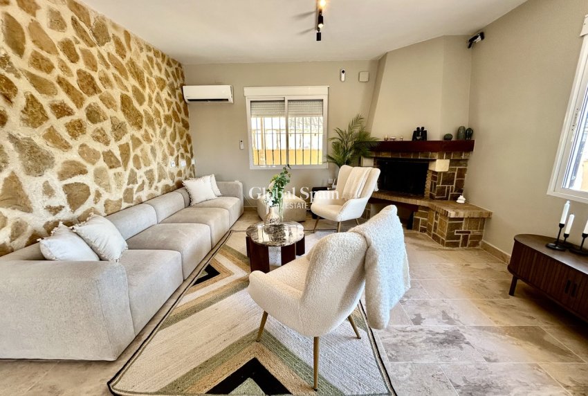 Revente - VILLA -
LA ZENIA - Costa Blanca
